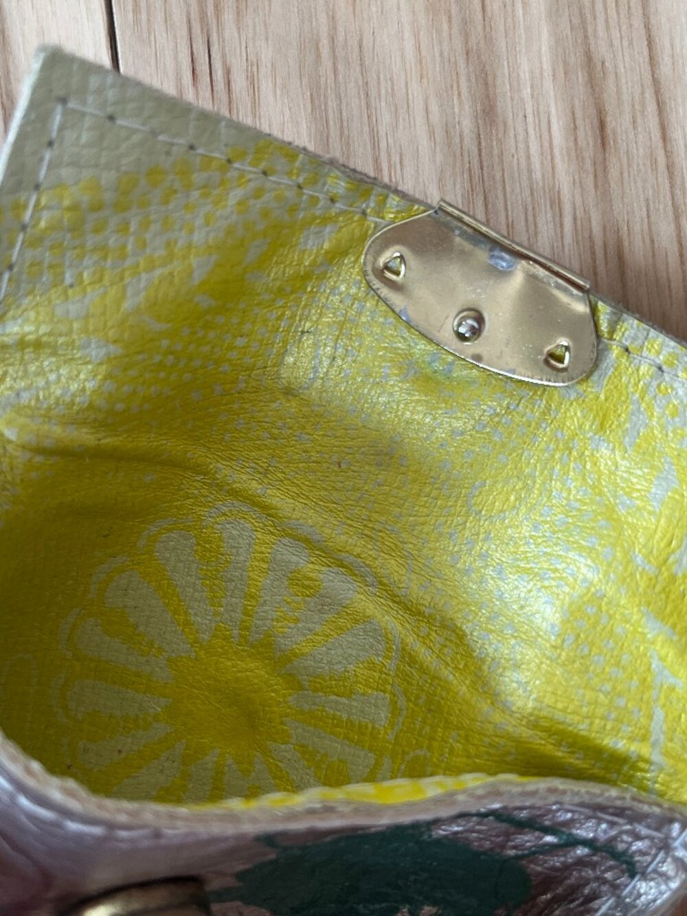 Smoking Lily leather wallet - gold with green helicopter print - Picture 5 of 6